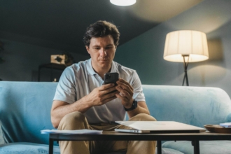 How to create an electronic signature on a phone